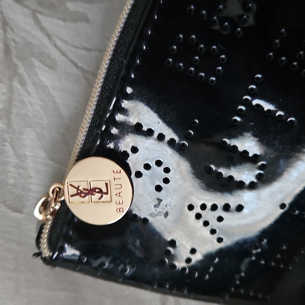 Yves Saint Laurent Cosmetics Bag. - Picture 2 of 11